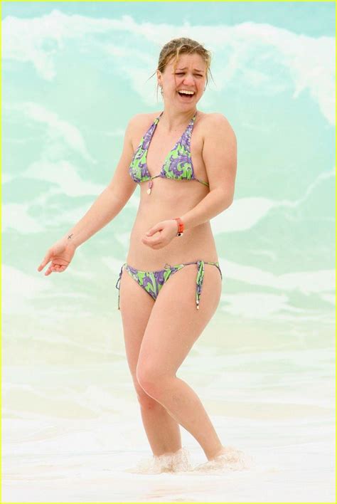 Kelly Clarkson S Bikini Photo Bikini Kelly Clarkson Pictures