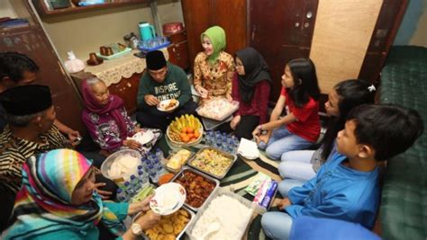 Check spelling or type a new query. Makan Malam Bersama Keluarga Prasejahtera di Babakan ...