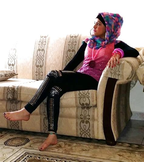 Hot Hijab Arab Paki Turkish Feet Babes Heels 899