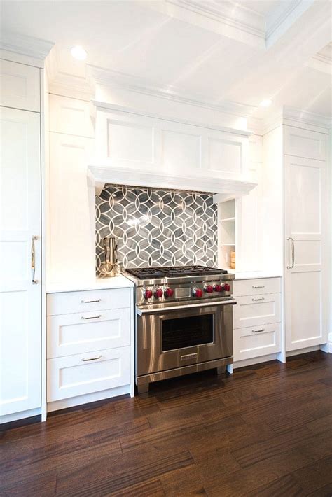 White Shaker Cabinets With Grey Backsplash - Backsplash For Grey Kitchen Cabinets