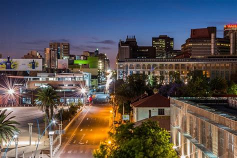 Johannesburg, informally known as jozi, joburg, or the city of gold, is the largest city in south africa, classified as a megacity, and is one of the 50 largest urban areas in the world. Dans quel quartier loger à Johannesburg