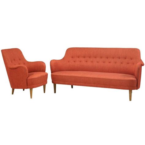 Se det aktuella sortimentet här. Carl Malmsten Model Samsas Sofa and Chair at 1stdibs