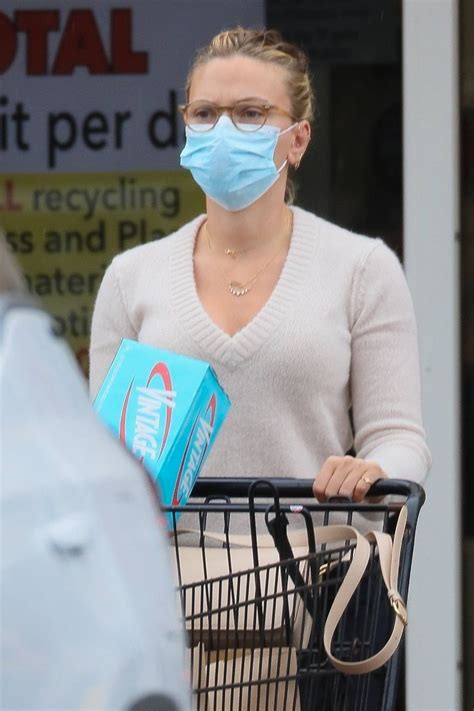 Scarlett Johansson Shopping Candids At The Grocery Store In The