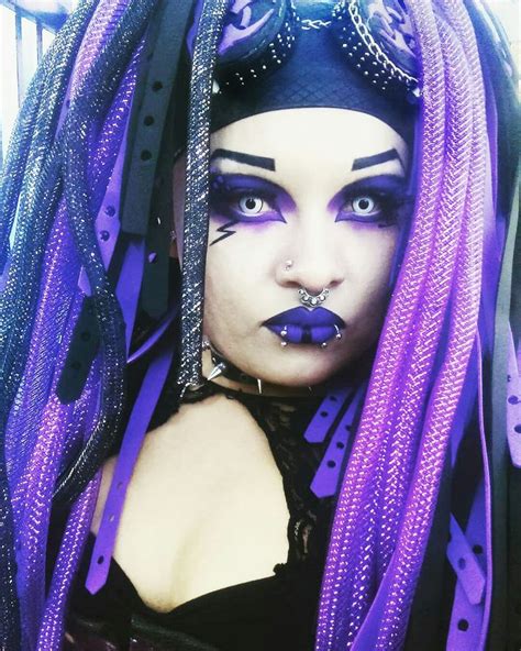 Cyber Goth Cute Emo Outfits Cybergoth Fashion Goth Beauty