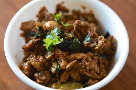 Mushroom Curry - Mushroom Masala | Indian food recipes, Stuffed ...