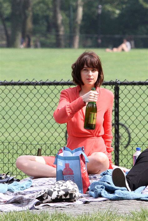 How to be single is an above average romantic comedy that excels thanks to stellar performances and the fact that ditter makes an effort to make it a very human story. Dakota Johnson - How To Be SIngle Movie Set in New York ...