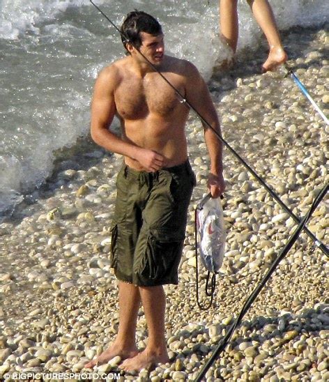 I'm 6 feet tall but i'm not going to ignore the difference height makes in bodybuilding. Henry Cavill leaves the Tudors, and his shirt behind as he ...