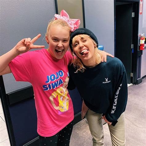 Jojo Siwa And Miley Cyrus Are Bff Goals Dancing Up A Storm At Rehearsal