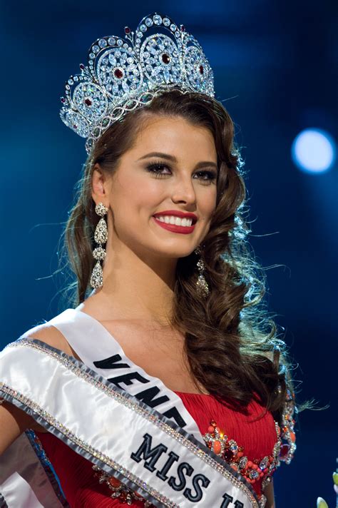 Miss Universe Crowns Sentimental Favorites All Time Greats