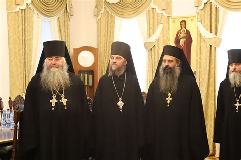 Ps Mitropolit Vladimir A Decorat Mai Mul I Slujitori Ai Sfintelor M N Stiri Portalul Moldova