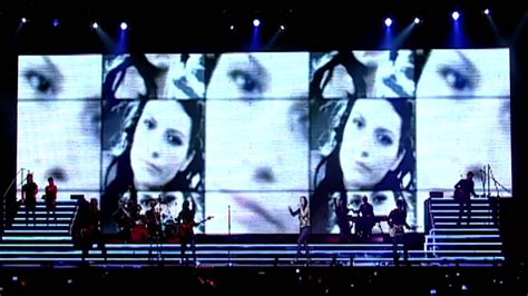 Laura Pausini World Tour 2009 Volveré Junto A Ti Live Hd Youtube