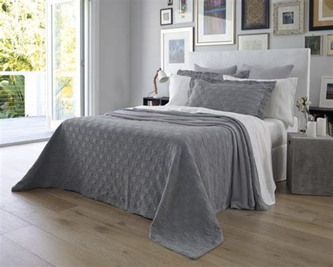 These nice bedding set are ideal interior decor items. Bedroom Bed Linen Online Best Bed Linen High End ...