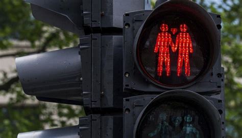 Semáforos Gay Son Instalados En Madrid Para Fomentar La Diversidad Sexual [fotos] Mundo Peru21