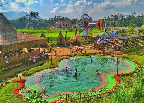 Ada banyak tempat wisata menarik yang bisa dikunjungi di kota semarang jawa tengah ini. 10 Tempat Wisata di Jawa Tengah yang Populer