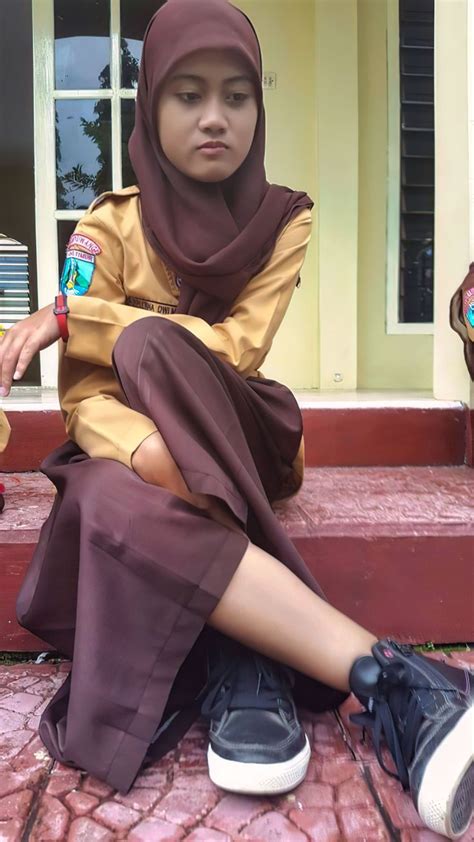 Pin Oleh Jilbab Rok Di Seragam Sekolah Gadis Gadis Kecil Cantik Gaya Hijab