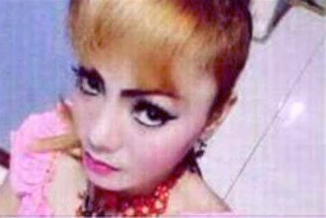 Indonesian Pop Star Irma Bule Dies On Stage After Being Bitten By Cobra