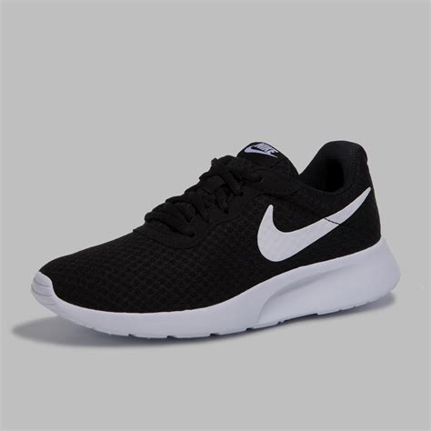 Estas zapatillas para hombre nike están hechas de un tejido ligero de punto que rodea. Tenis Nike Tanjun Hombre