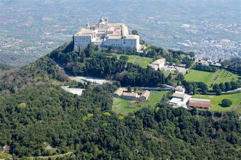 Monte cassino polish war cemetery monte cassino bombing and ww2 battlefield tour by anna historian and local guide. Co łączy Monte Cassino i Sanktuarium Mentorella ...
