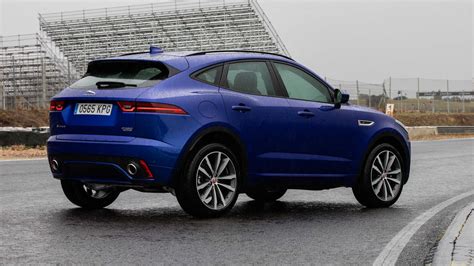 It was officially revealed on 13 july 2017 and was the 2nd production jaguar suv. Jaguar E-Pace - Wynajem długoterminowy z LeaseTake
