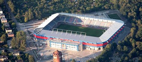 Stadion przy okrzei mogący pomieścić niecałe 10.000. Stadion Piast - Piast Gliwice | Football Tripper