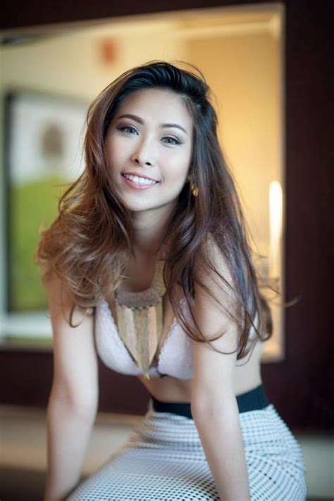 Ngắm thân hình cực chuẩn của siêu mẫu Anna Katana Nguyễn