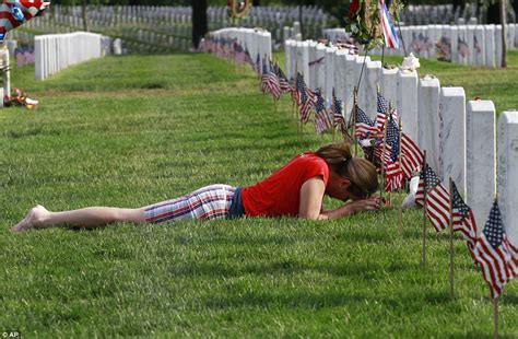 Preparing To Remember Soldiers Plant More Than 222000 Us Flags At