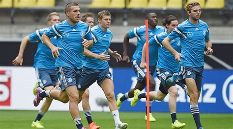 Informationen rund um schottland aus der saison 2019/2020. Video: Letztes Training vor Schottland-Spiel :: DFB ...