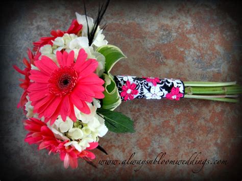 But now?now there's the marvellous brides throwing cats.here are a few of our favourites: Throw Bouquet | Our wedding, Bridal bouquet, Wedding party