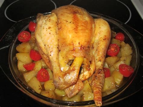 Poulet rôti et son accompagnement dans son jus