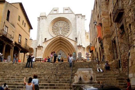 Jedne ażurowe, inne bajkowe, niektóre fantazyjne, inne finezyjne. Tarragona - Katalonia - Przewodnik po Hiszpanii