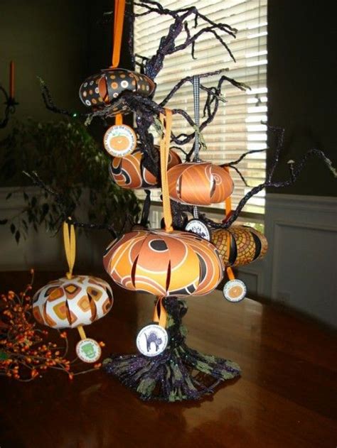 20 Cool Halloween Trees You Can Make Shelterness Halloween Trees