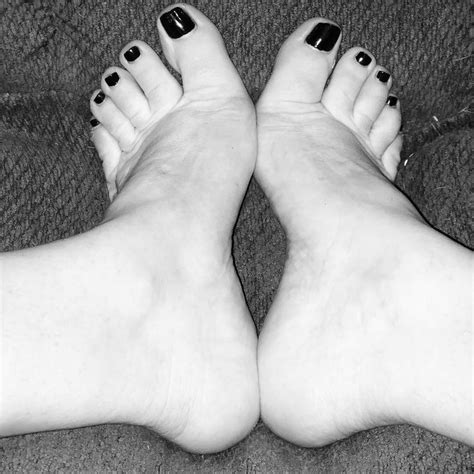 pin on womens pretty feet
