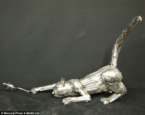 The film features an ensemble cast including daniel craig, chris evans, ana de armas, jamie lee curtis, michael shannon, don johnson, toni collette, lakeith stanfield. Welder Gary Hovey uses cutlery to make animal sculptures ...