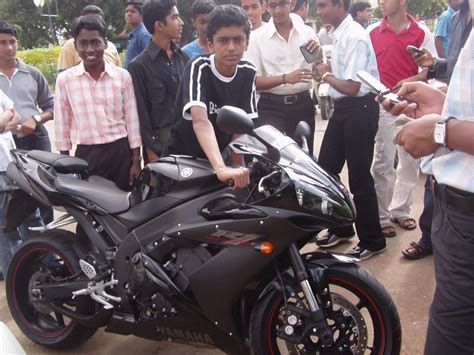One dollar has the same purchasing power as ten rupees. Pics: White Yamaha R1 in bangalore - Pics: Black R1 added ...