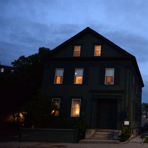 Here S What It S Like To Spend The Night In The Lizzie Borden House