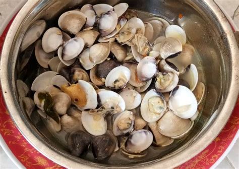 1 kg kerang dara, 6 siung bawang putih, 6 siung bawang merah, 1 ruas jahe, 1 ruas kunyit, 2 butir kemiri, 2 batang serai, 3 buah asam kandis, 2 sdm minyak untuk menumis, 3 sdt garam, 1 sdt gula, 2 gelas air. Resep Kerang tahu kuah mantap oleh Yuarda Feri Heliyanto ...