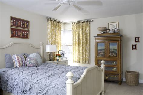 You can browse through lots of rooms fully furnished with. Feminine Beach house bedroom | Home bedroom, Beach house ...