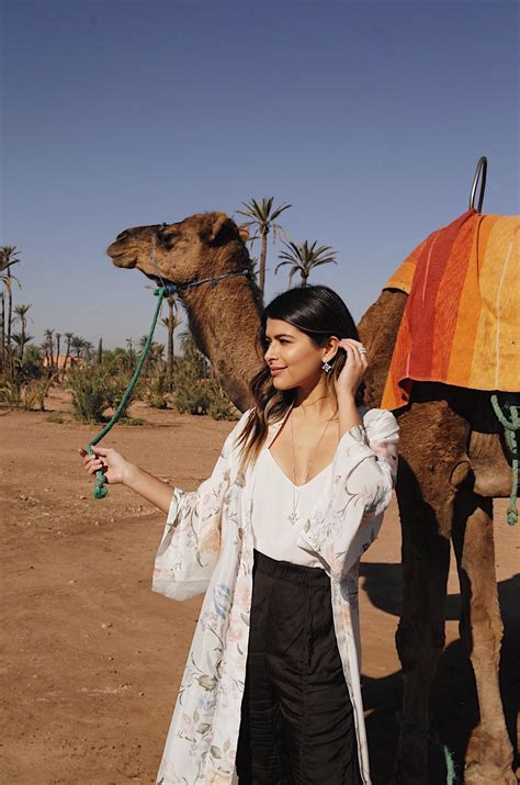 Enjoy a refreshing moroccan mint tea and a traditional snack. Marrakech Travel Diary - The Girl from Panama