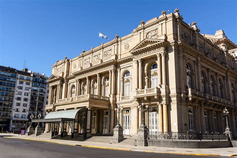 It starts in the cells that line the inside surface of the colon. Tour por Buenos Aires, Teatro Colón y museo MALBA