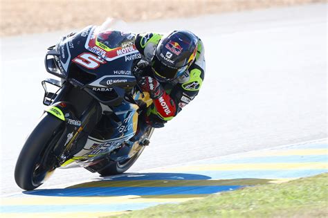 Se apaga el semáforo y aleix espargaró se pone en cabeza de carrera. As principais imagens do sábado de classificação da MotoGP em Le Mans - MotoGP - Grande Prêmio