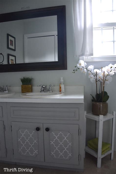 Painting bathroom cabinets is an easy diy process and you'll end up with professional looking results if you use good products and follow the right steps. BEFORE & AFTER: My Pretty Painted Bathroom Vanity