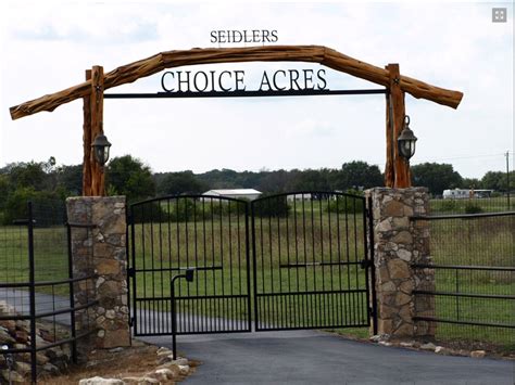 5 awesome farmhouse driveway entrance gate ideas. Pin by Maribel Olivares on Ranch | Farm gates entrance ...