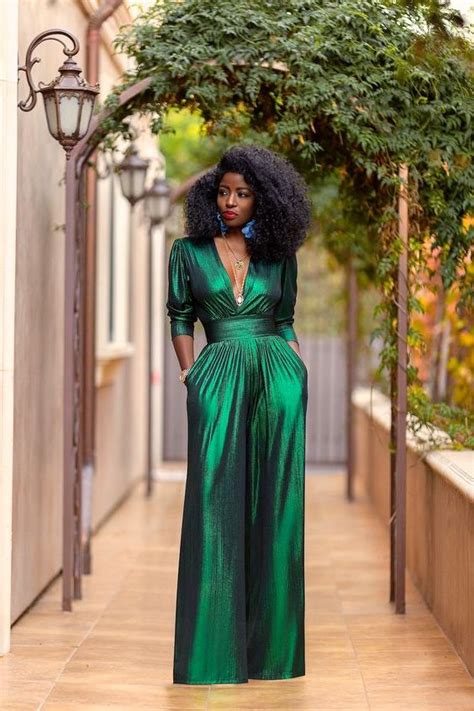 How To Wear Emerald Green Outfits Easy Style Guide Inspiration 2022