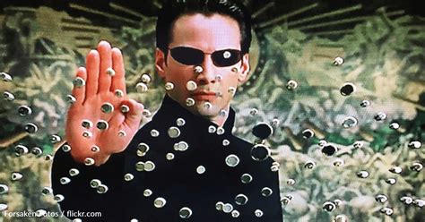Keanu Reeves Explains The Plot Of The Matrix To Teens And Theyre Not