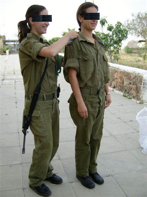 Zahal, auch tzahal oder tsahal; Datei:IDF-Soldatin und Sar-El-Freiwillige April 2005.jpg ...