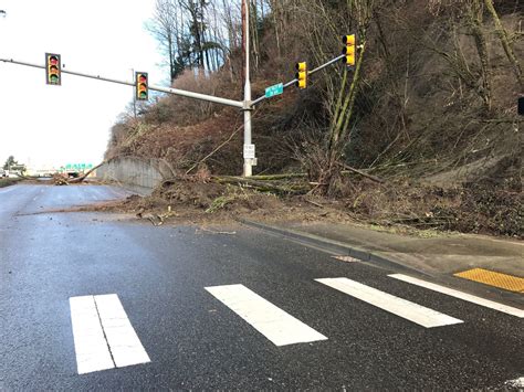 Maple Valley Highway closed due to landslide | UPDATED: One westbound