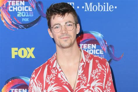 The Flash Star Grant Gustin Claps Back At Body Shamers Girlfriend