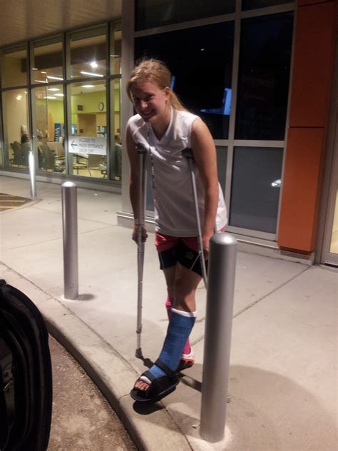 The Life Of A First Time Broken Bone And Crutches Girl November 2012