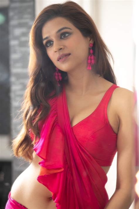 Shraddha Das Hot Stills In Pink Saree South Indian Actress