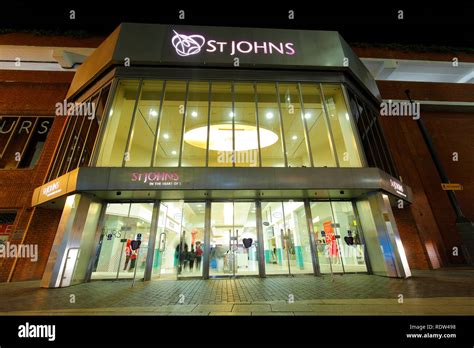 St johns shopping centre hi-res stock photography and images - Alamy